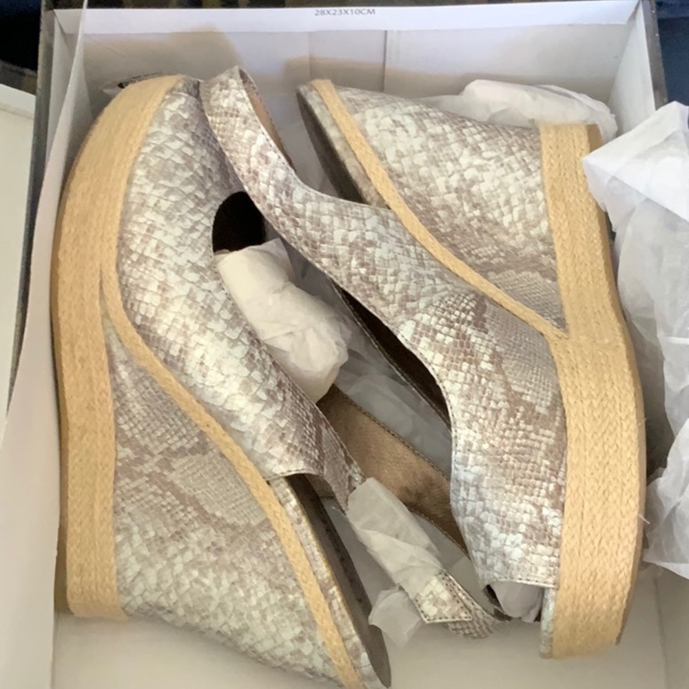 MODA faux snakeskin wedge